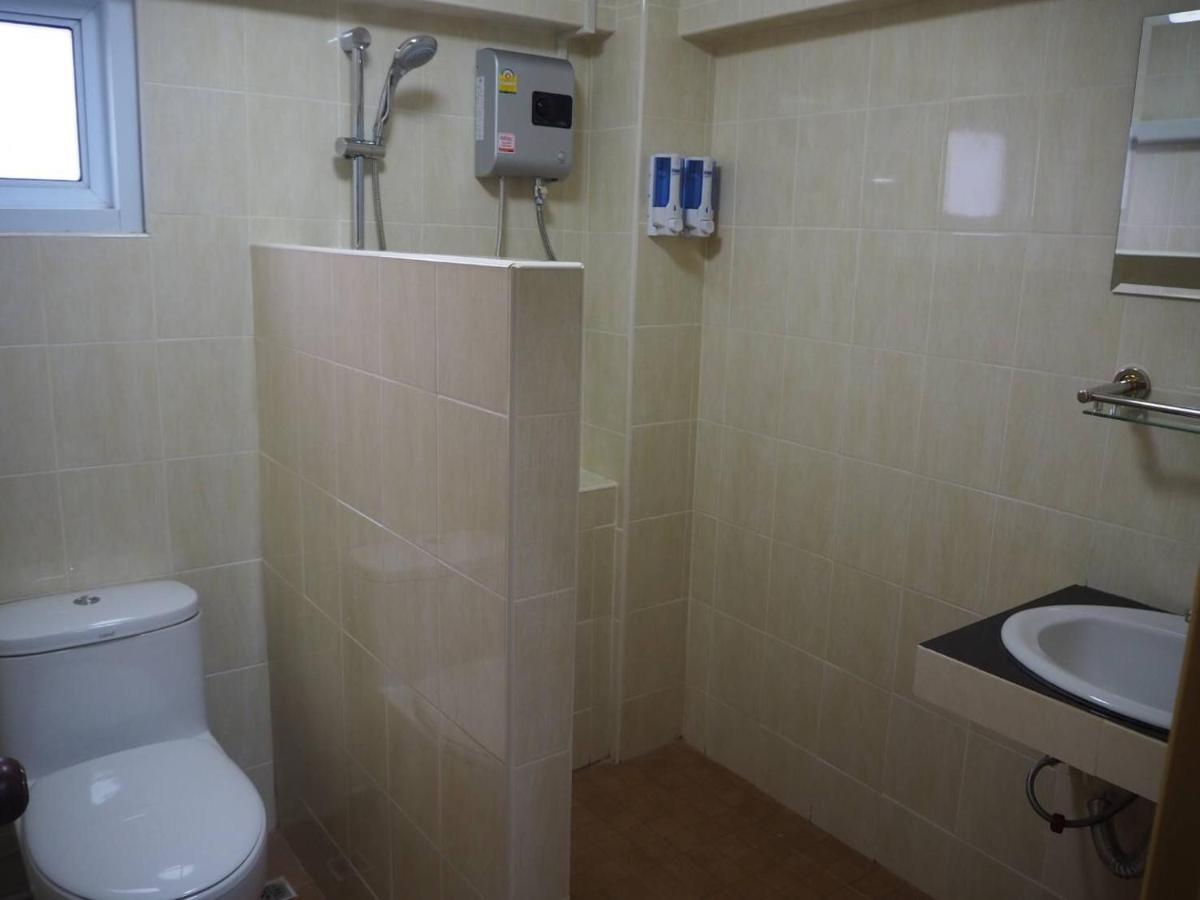 Zone Stations -That Phanom Esterno foto
