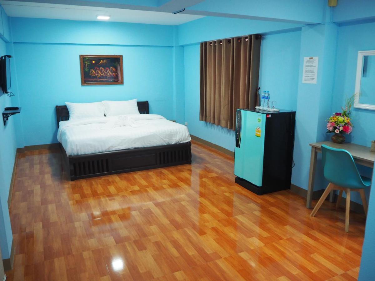 Zone Stations -That Phanom Esterno foto