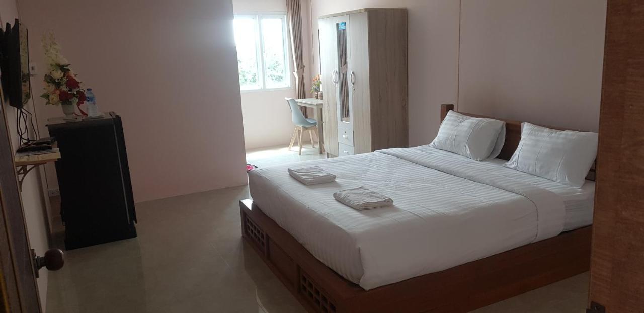 Zone Stations -That Phanom Esterno foto